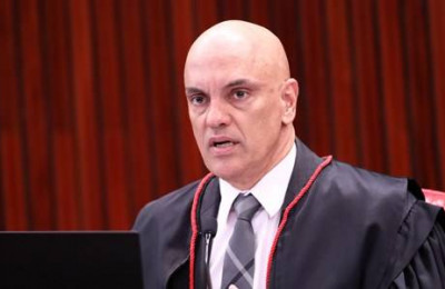 Alexandre de Moraes revoga prisão de Mauro Cid após militar assinar acordo de delação